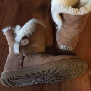Tan Uggs